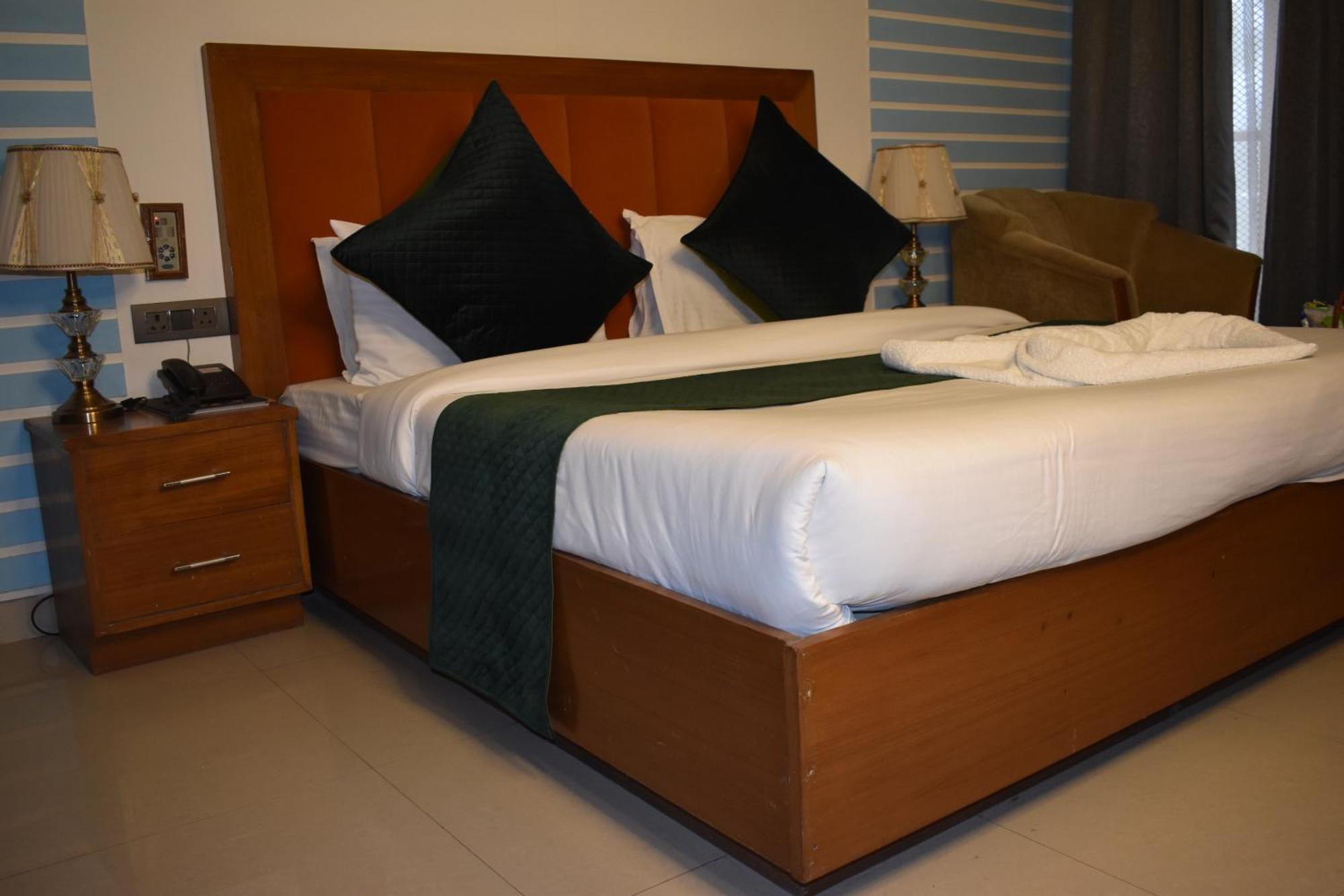 Hotel Padmini Palace Rāni Pokhri Zewnętrze zdjęcie